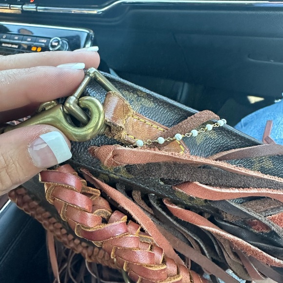 Louis Vuitton Boho Style by Agape Customs World Traveler Messenger Bag-Authentic - Picture 11 of 13